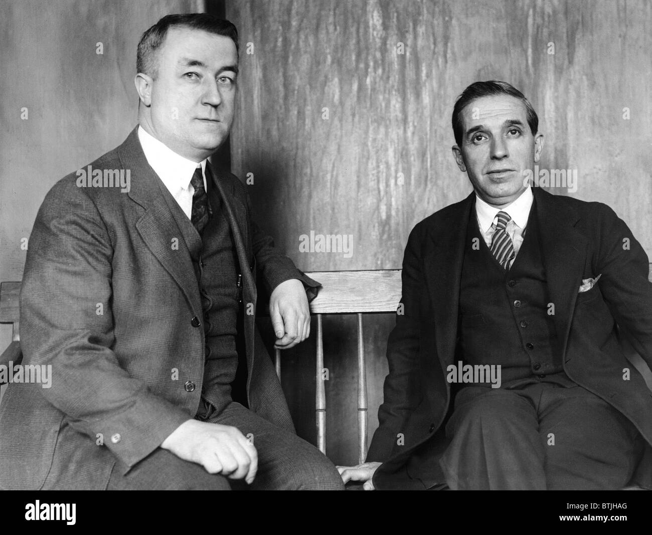 Charles Ponzi (droite), William J. Foley (comté de Suffolk D.A.), vers 1927 Banque D'Images