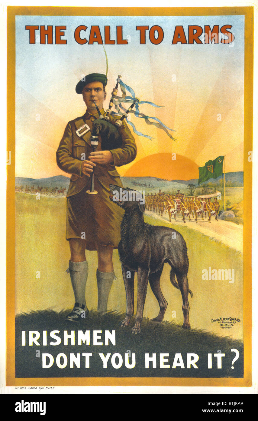 La Première Guerre mondiale, le recrutement militaire irlandaise affiche montrant un soldat irlandais en kilt jouant de la cornemuse, à côté de lui un chien, avec des troupes en arrière-plan. Le texte se lit comme suit : l'appel aux armes. Les irlandais ne pas vous entendre ?, par David Allen & Sons Ltd., 1915. Banque D'Images