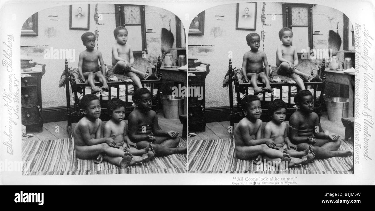 Stereocard avec les enfants afro-américains et racistes du texte : "tous les coons se ressemblent pour moi. par Strohmeyer & Wyman.' Underwood & Underwood, New York, 1897. Banque D'Images