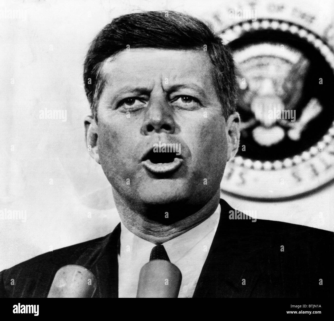 John F. Kennedy, après que le Sénat a rejeté son compromis old-age healthcare plan en votant pour le déposer, Washington D.C., le 17 juillet Banque D'Images
