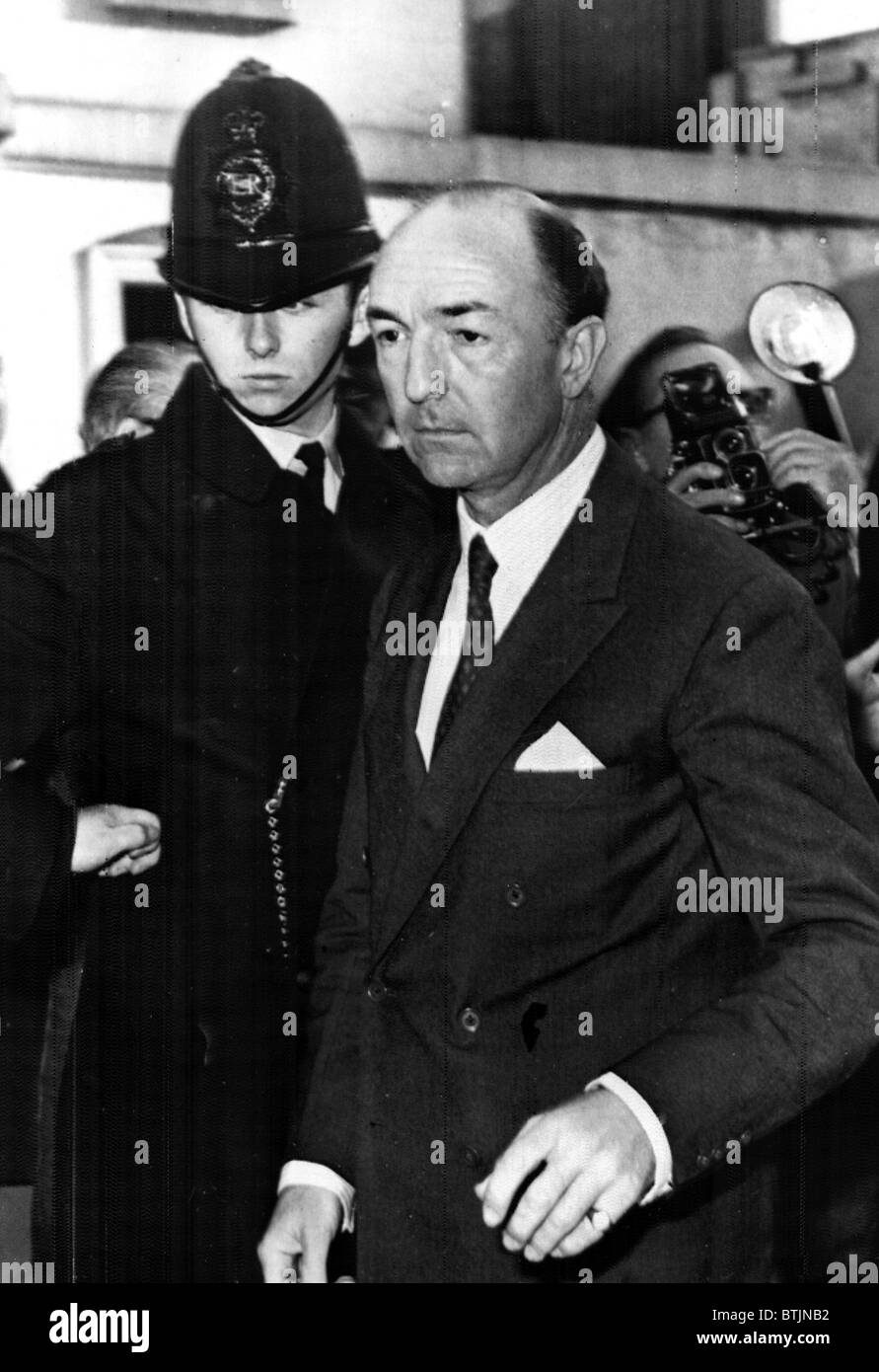 La ministre de la guerre, John Profumo retourne à la maison après avoir admis une liaison avec Christine Keeler, le 18 juin, 1963 Banque D'Images