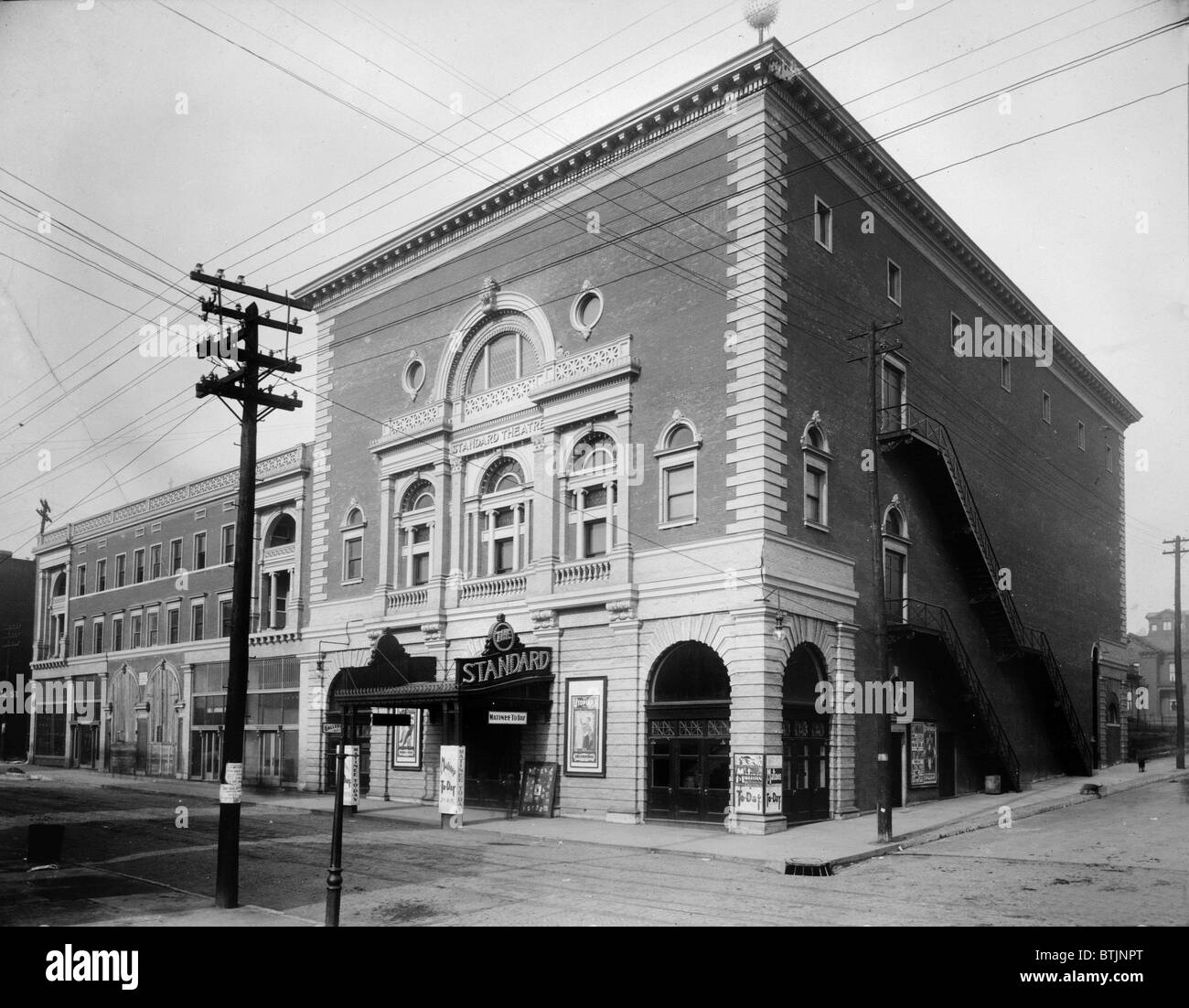 Les théâtres, le Standard Theatre, les Marx Brothers, Humphrey Bogart, Sally Rand, et Gypsy Rose