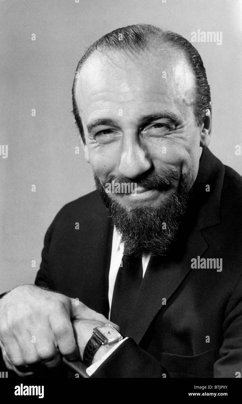 Mitch Miller, musicien et exécutif à la Columbia Records depuis de nombreuses années, vers 1957. Avec la permission des Archives CSU/Everett Collection Banque D'Images