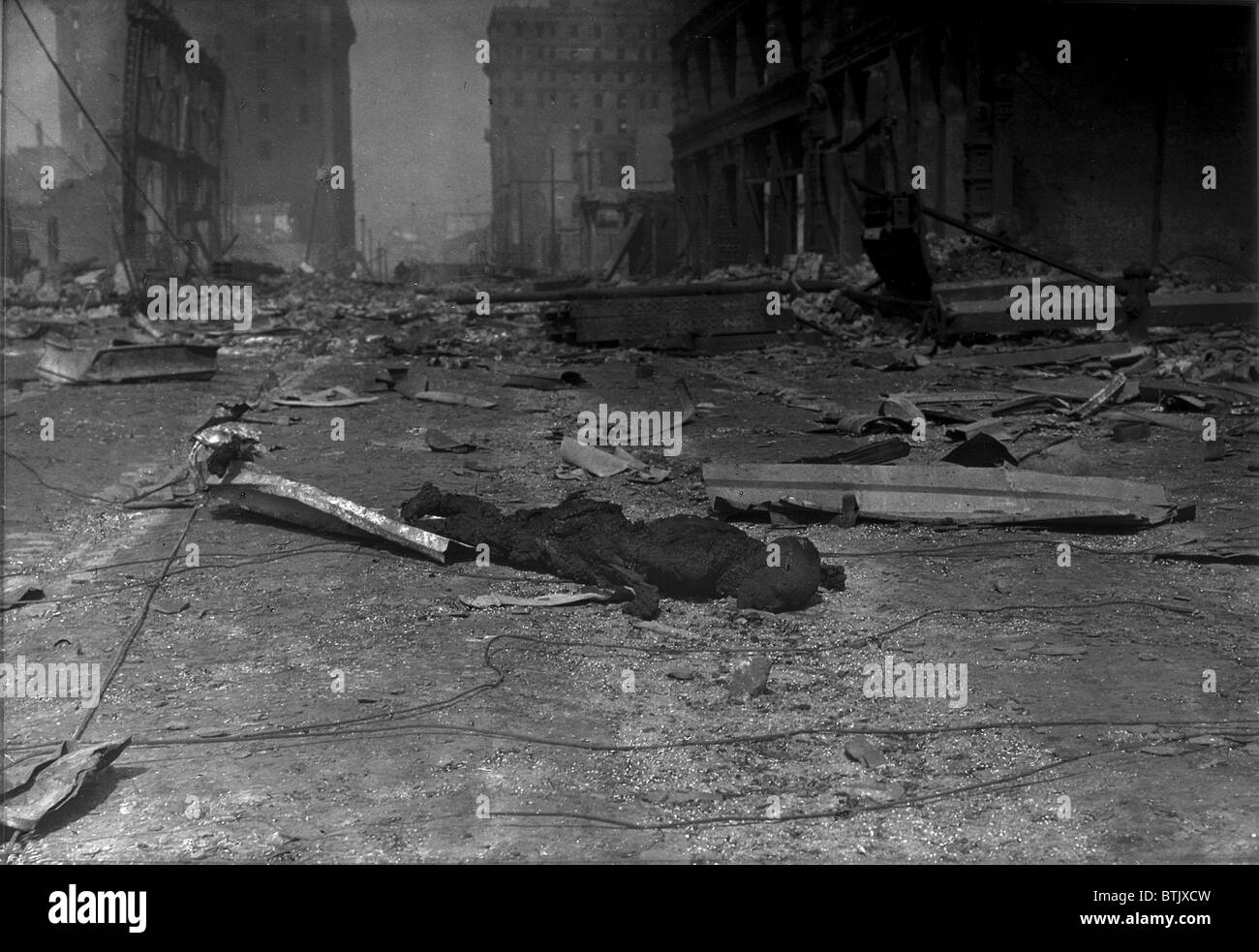 San Francisco, cadavre carbonisé de l'une des victimes du séisme de 1906 et l'incendie, en Californie, Arnold Genthe photographie par, Avril, 1906. Banque D'Images