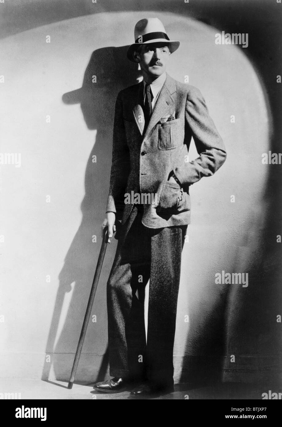 Dashiell Hammett (1894-1961) romancier et détective américain le créateur de "l'homme mince', comme la mince Man. Ca. 1941. Banque D'Images