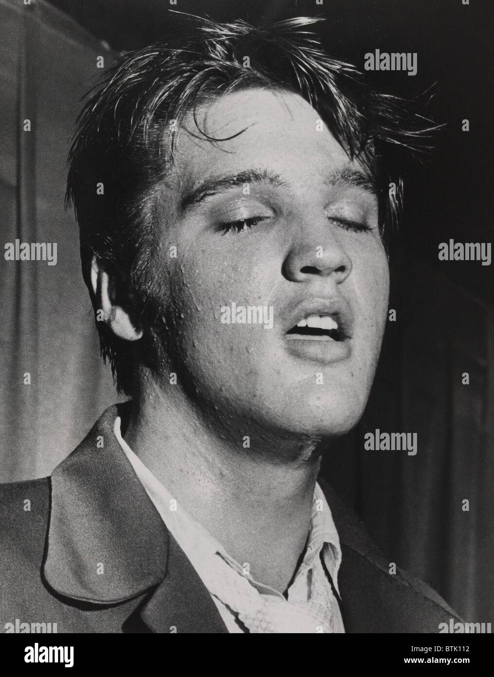Elvis Presley (1935-1977), dans un portrait du rendement par Bob Moreland du St. Petersburg Times. 1957. Banque D'Images
