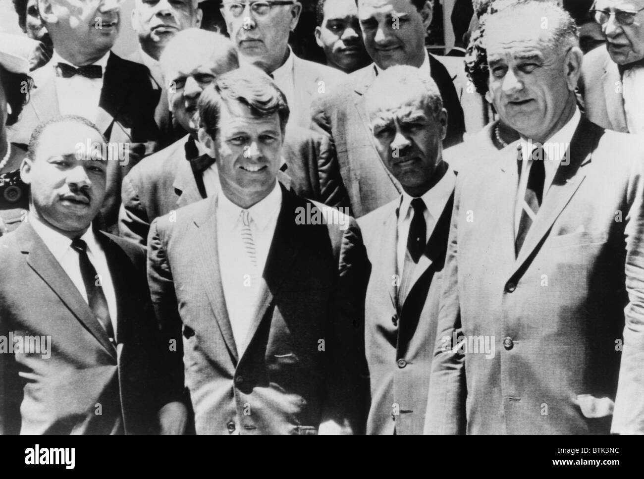 Les dirigeants des droits civils (L à R) : Martin Luther King, Jr., procureur général Robert Kennedy, Roy Wilkins, et le Vice-président Lyndon Banque D'Images