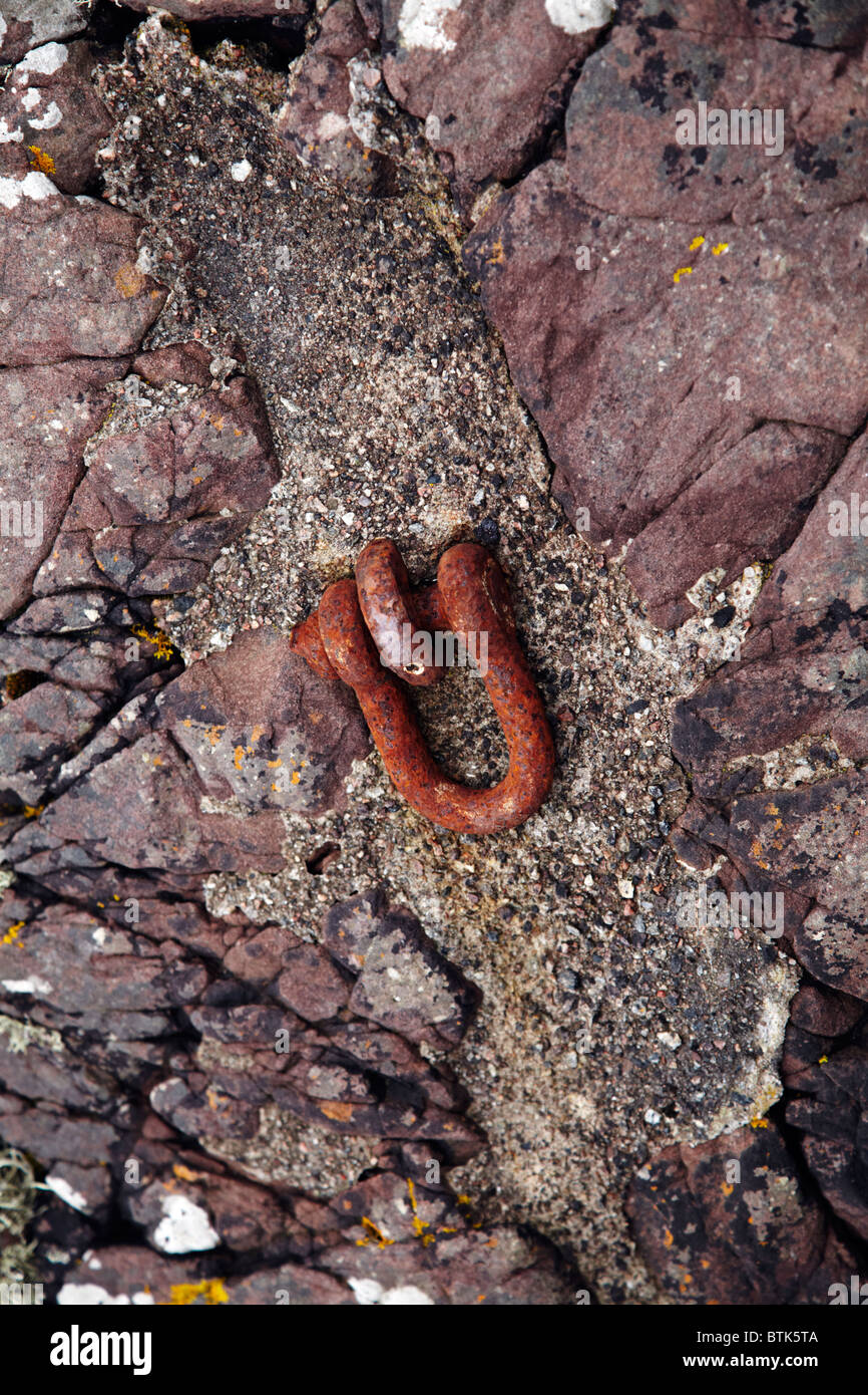 Anneau d'amarrage de rouille à l'orifice d'un Amaill. Par Rua Reidh Lighthouse. C Melvaig, Highland, Scotland Banque D'Images