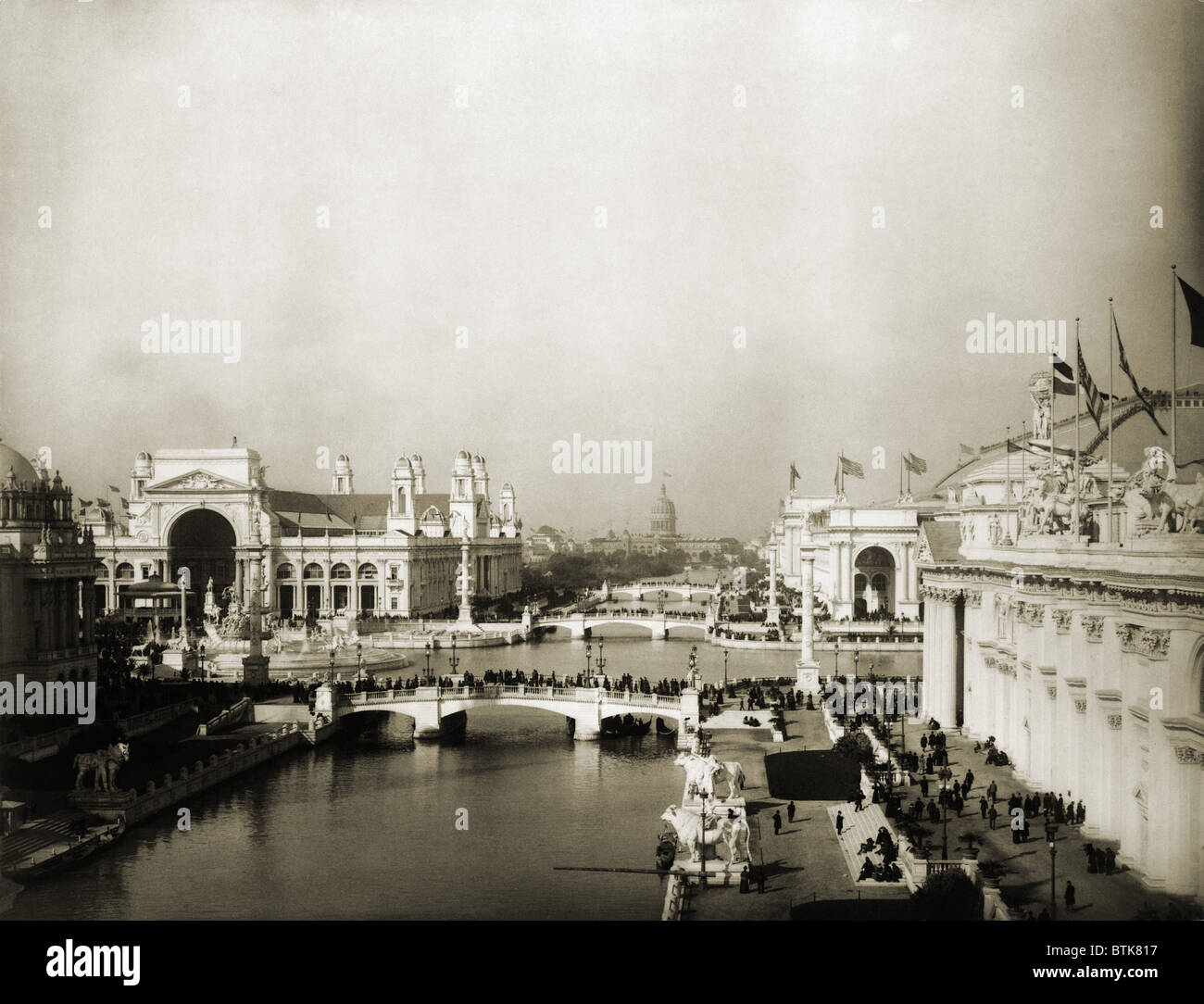 Motifs d'exposition à la World's Columbian Exposition 1893, Chicago. Les façades classiques de plâtre blanc les bâtiments déguisée" des structures en acier et de l'ingénierie moderne. Banque D'Images