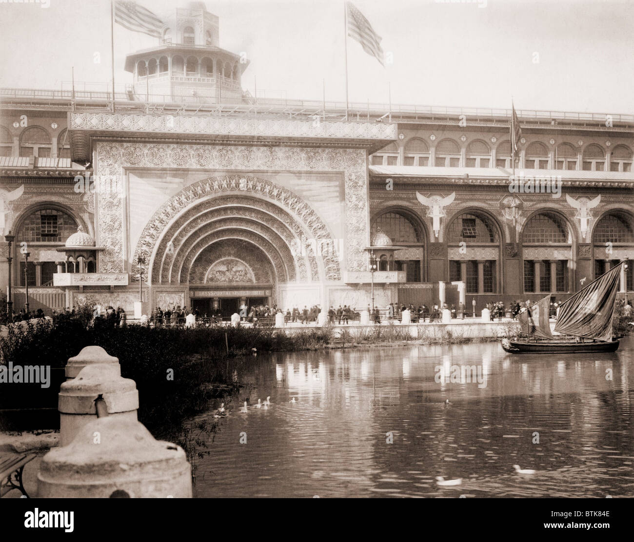 Louis Sullivan (1856-1924), a été parmi les architectes chargés de concevoir les bâtiments pour la World's Columbian Exposition, Chicago. Il a utilisé un éléments décoratifs modernes sur le bâtiment de transport, au lieu du traditionnel vocabulaire classique de l'architecture gréco-romaine. Banque D'Images
