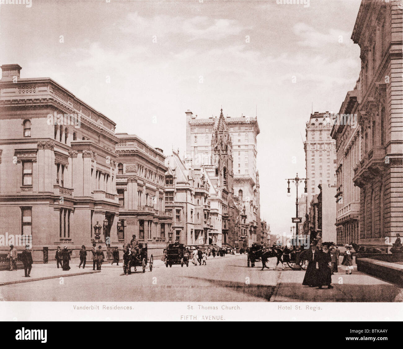 Résidences Vanderbilt, Église Saint Thomas, et l'hôtel St Regis, sur la Cinquième Avenue à New York en 1900. Banque D'Images