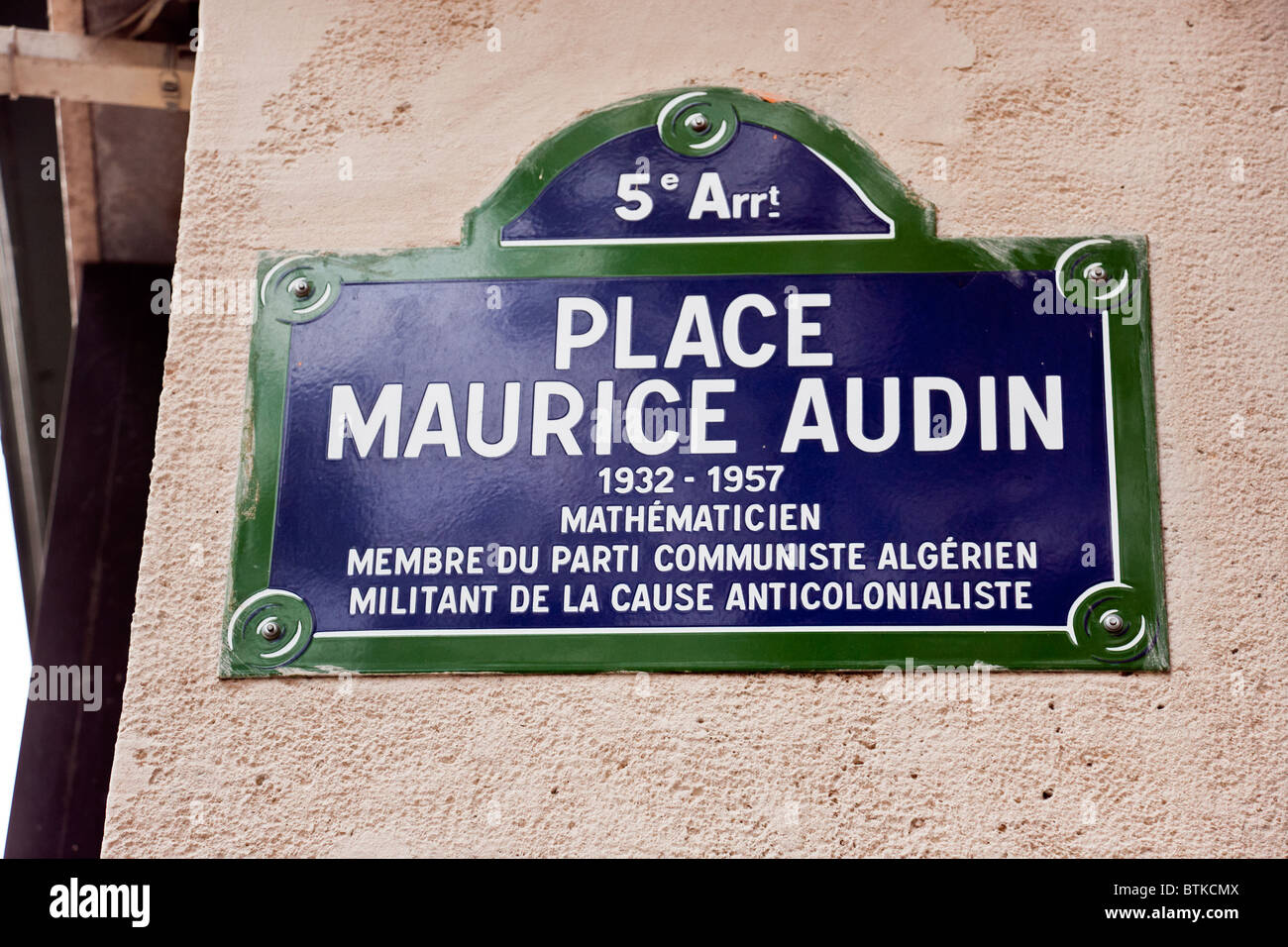 Plaque de rue parisienne pour Place Maurice Audin nommé pour le mathématicien communiste algérien militant et dans la lutte contre la cause coloniale Banque D'Images