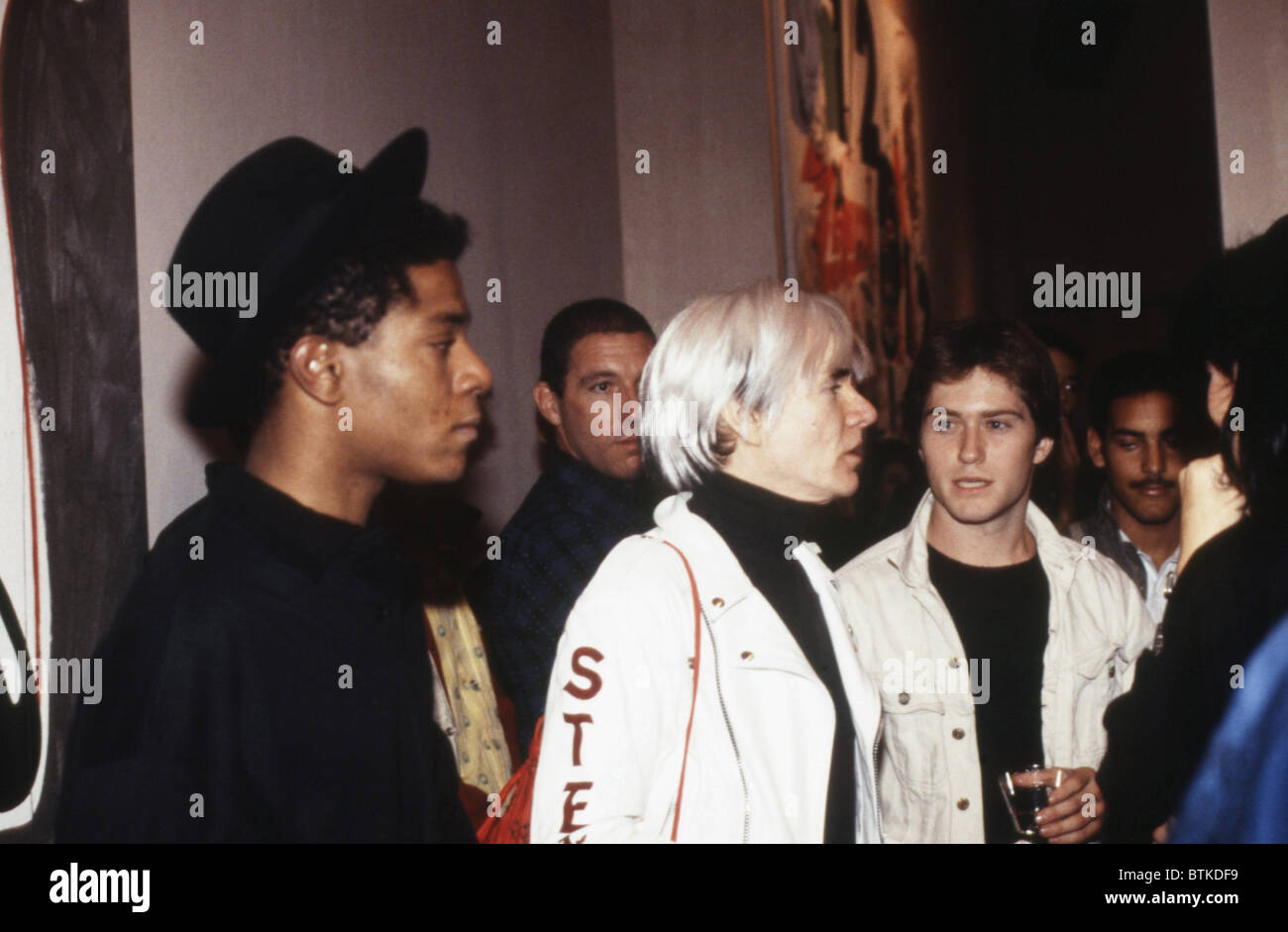 Jean-Michele Basquiat et Andy Warhol à l'ouverture du salon de la peinture de Basquiat à la Tony Shafrazi Gallery, New York, 1 Banque D'Images