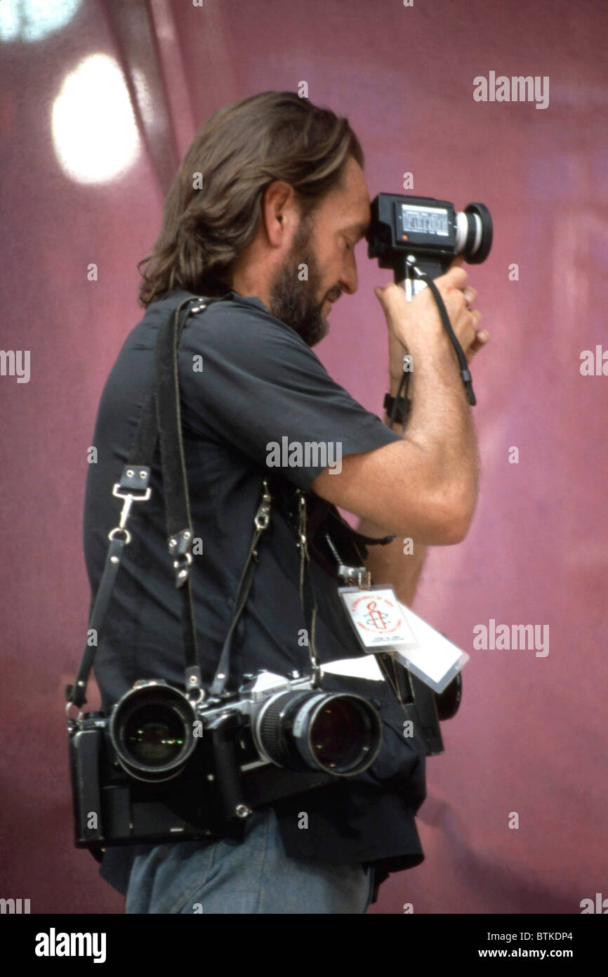 Photographe Ken Regan au concert pour Amnesty International, Giant Stadium, New Jersey, 15 juin 1986, Banque D'Images