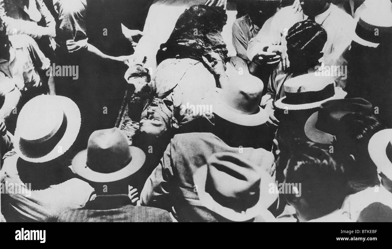 Corps criblé de balles de Clyde Barrow, accusé killer de dizaines d'agents de la paix. Il a été tué par la police, avec petite amie et complice, Bonnie Parker, le 23 mai 1934 en Louisiane. Banque D'Images