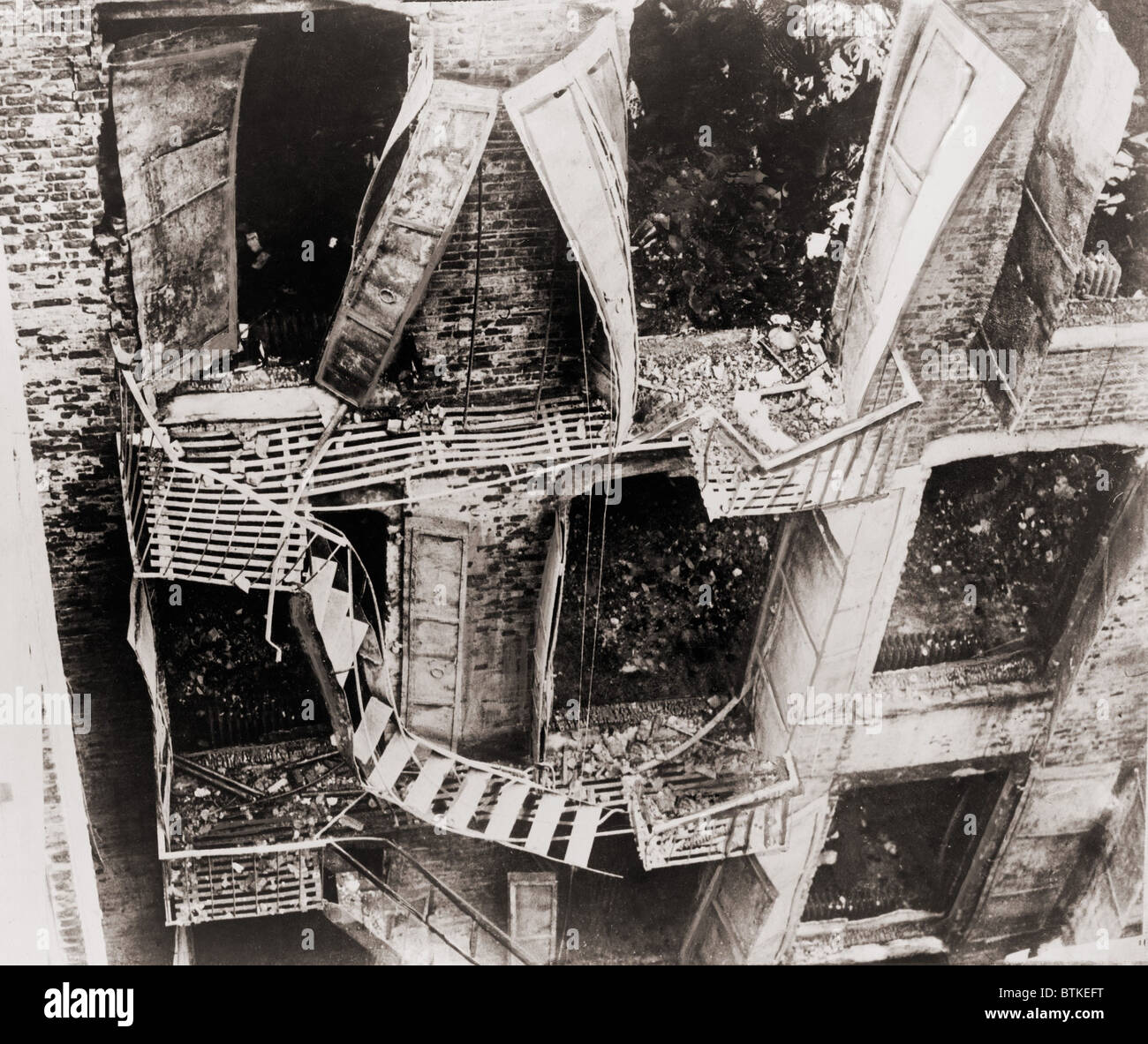 L'usine Triangle Shirtwaist fire escape s'est effondrée pendant le 15 mars 1911, feu. 146 sont morts, soit par le feu, sautant ou tombant sur la chaussée. Banque D'Images