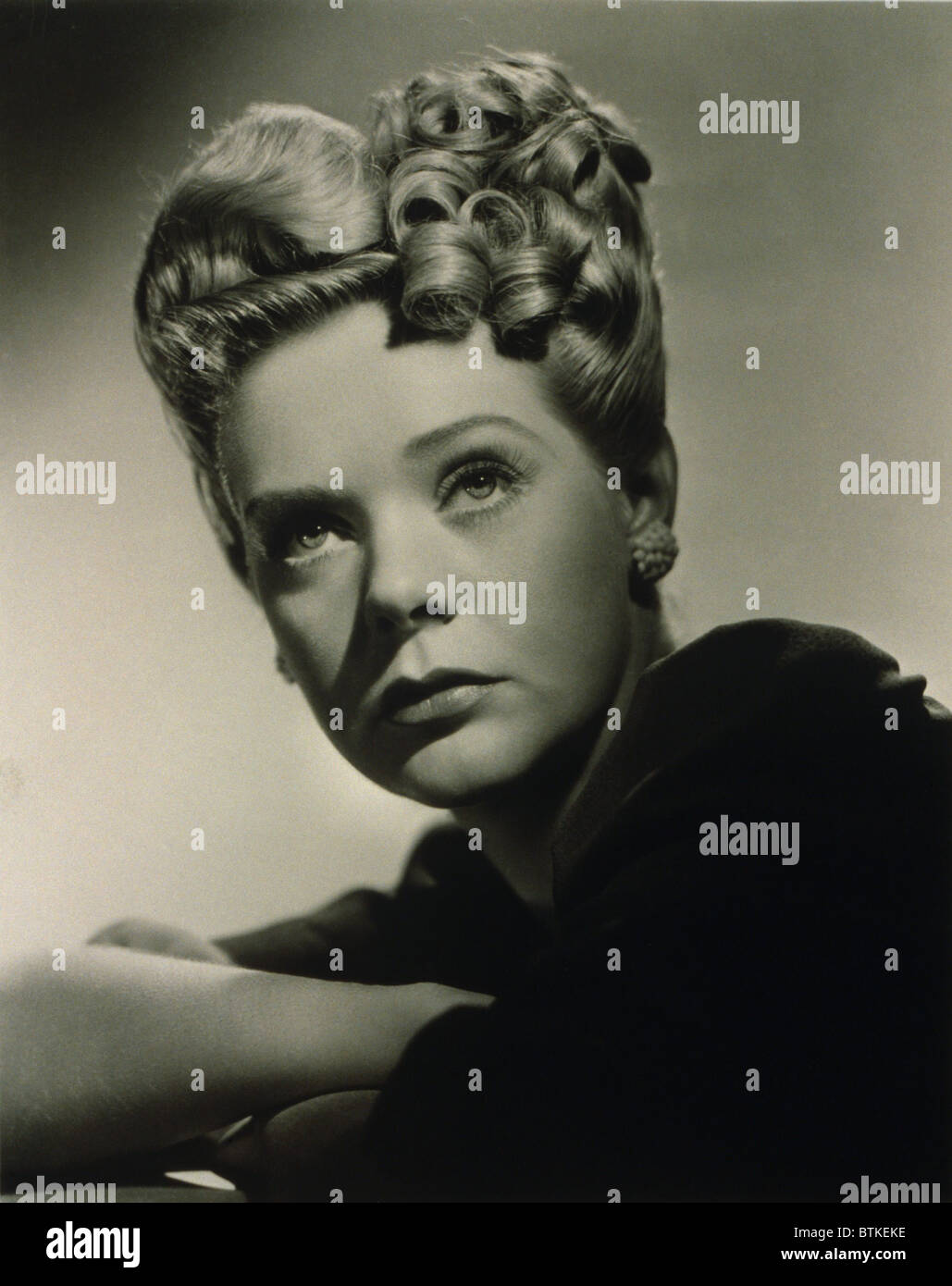 Alice Faye (1915-1998), actrice et chanteuse américaine dans la coiffure qu'elle portait dans le film 1943, le gang est là. Banque D'Images