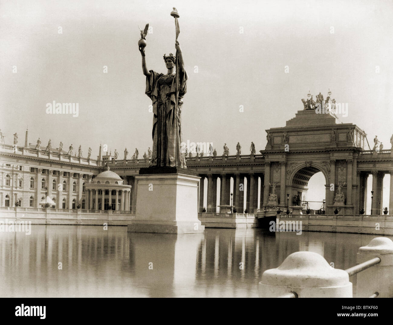 La statue de Daniel Chester French de la République en bassin à la World's Columbian Exposition, Chicago, 1893. Banque D'Images