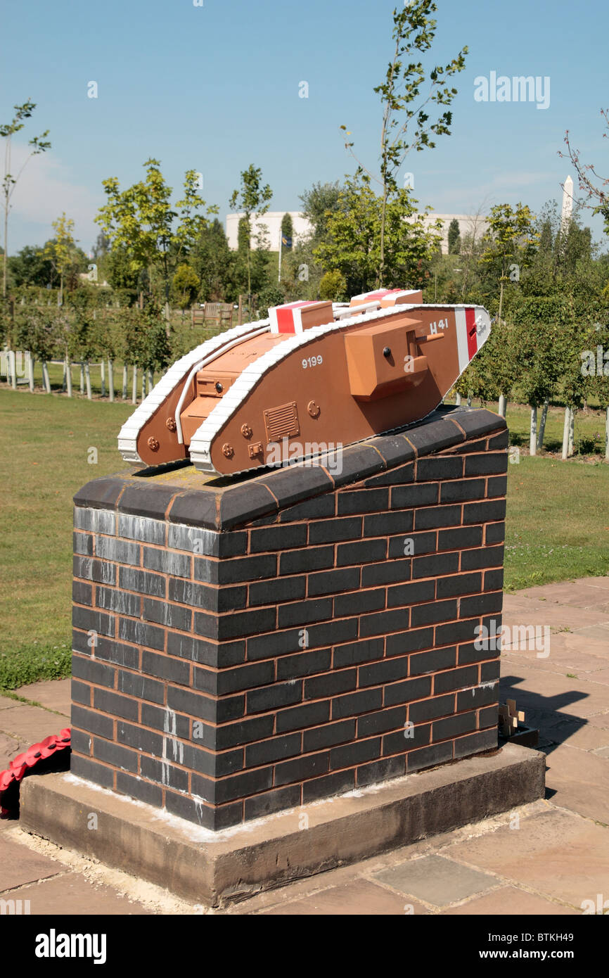 Le Royal Tank Regiment Monument au National Memorial Arboretum, Alrewas, UK. Banque D'Images