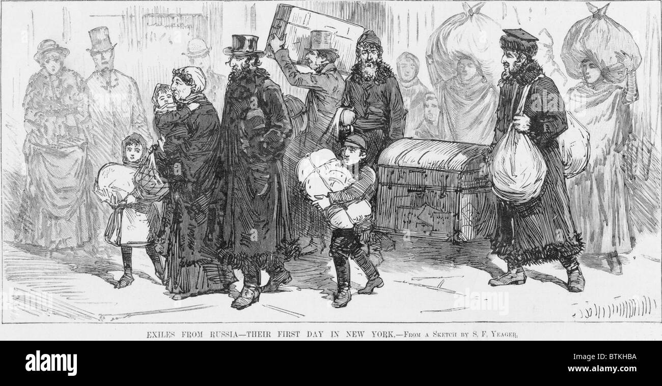 Réfugiés juifs de Russie avec leurs affaires, en arriver à New York avec leurs malles et paquets. Actions anti-juives a balayé le sud-ouest de la Russie (aujourd'hui l'Ukraine et la Pologne) en 1881 et 1884, début d'une migration massive de trente ans, les Juifs européens de l'Est de l'Amérique du Nord. Banque D'Images
