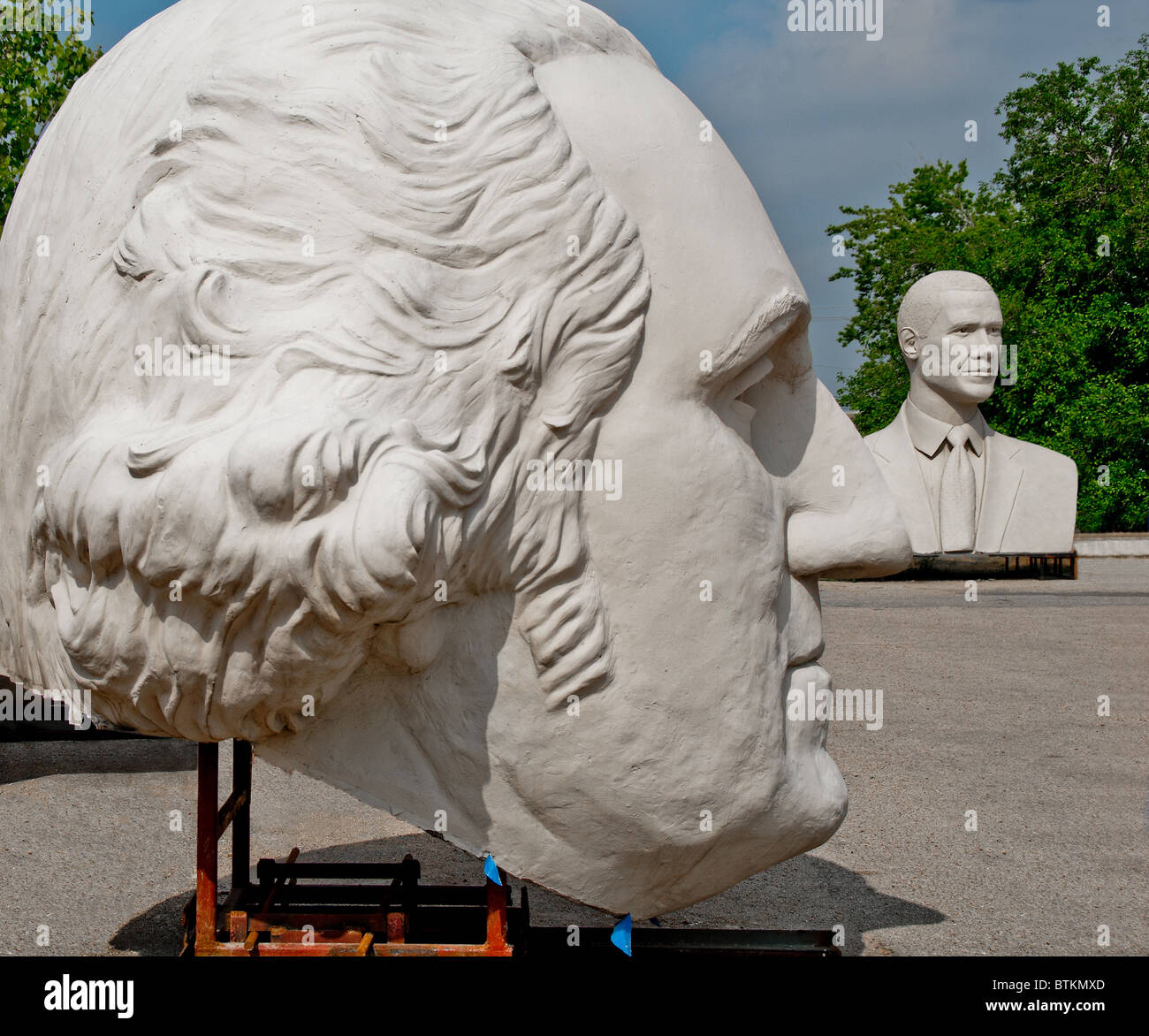 Sculptures en béton blanc de George Washington, et Barack Obama, David Adickes à Sculpturworx Studio à Houston, Texas, USA Banque D'Images