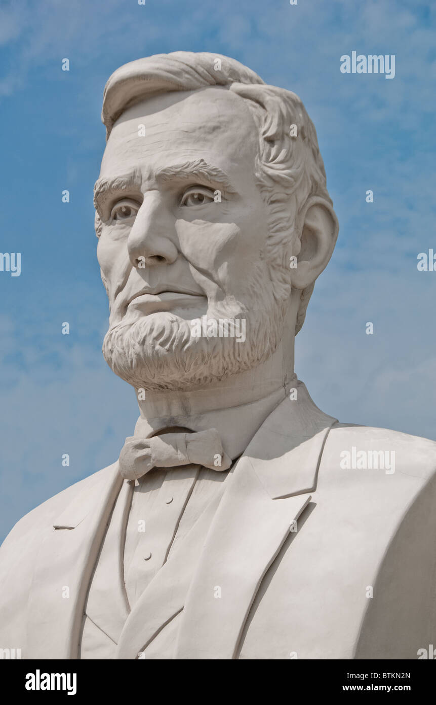 Abraham Lincoln (16ème Président des États-Unis) sur 'Monter' l'heure de pointe par le sculpteur David Adickes, Houston, Texas, USA Banque D'Images