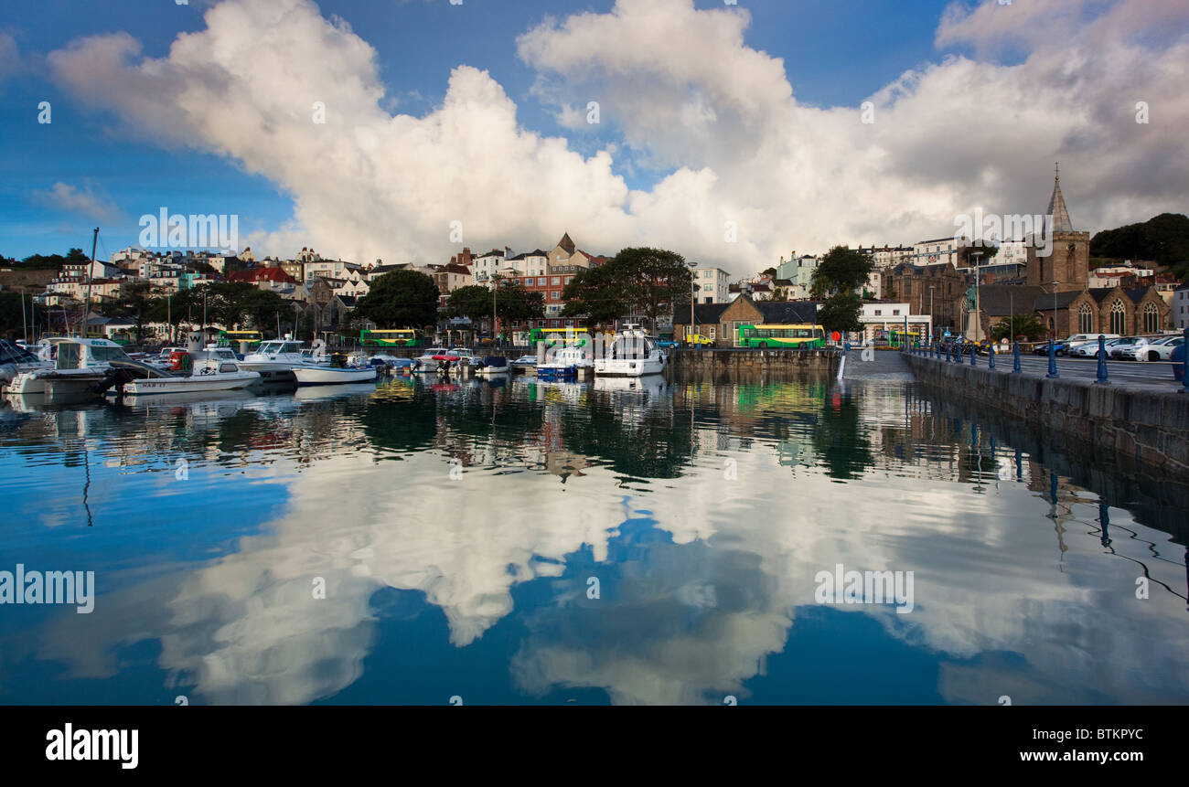 St Peter Port réflexions Banque D'Images