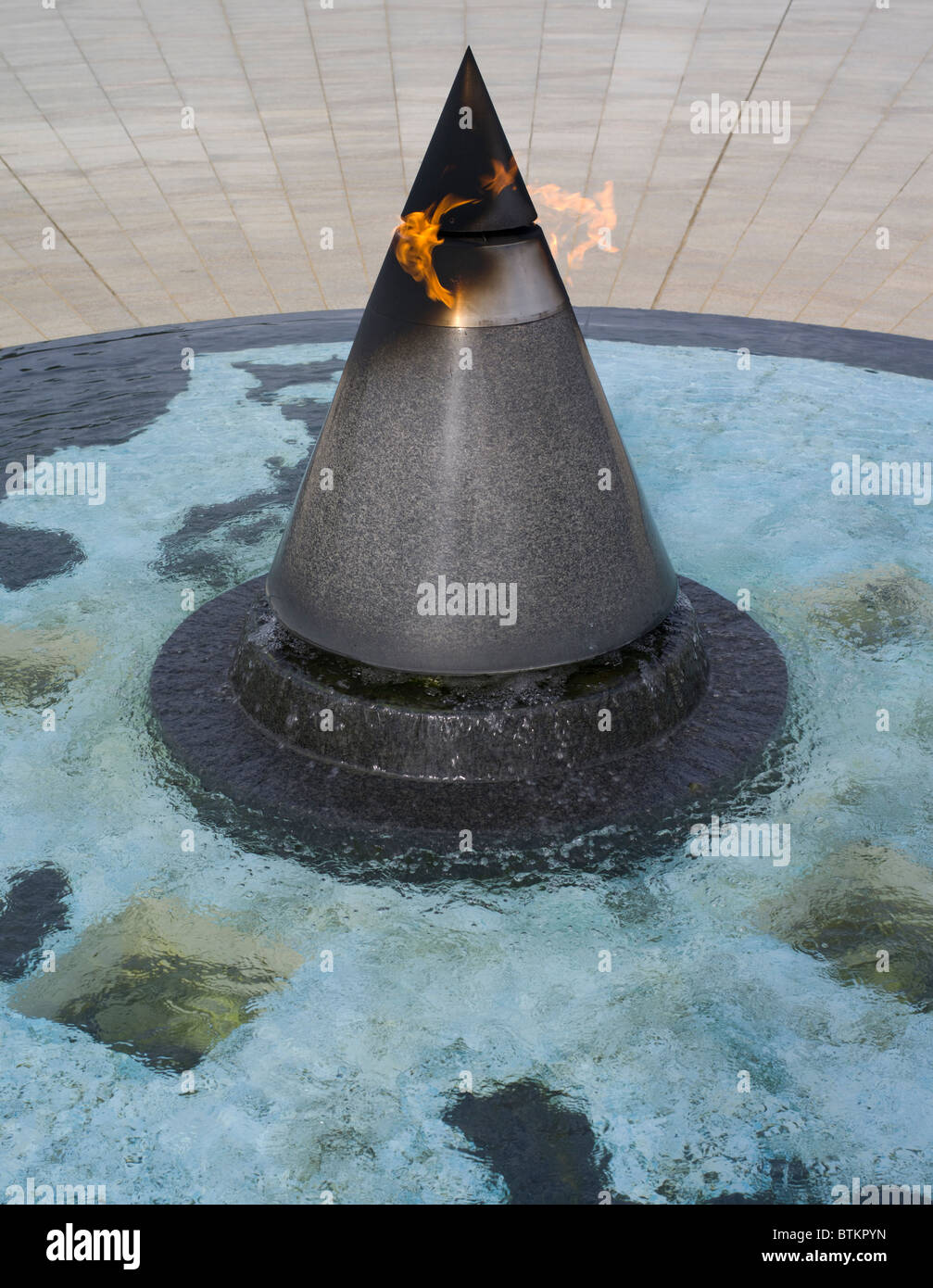 Flamme de la paix au Parc de la paix, l'Okinawa, Japon. Situé sur la colline de Mabuni où la violente bataille d'Okinawa a pris fin Banque D'Images