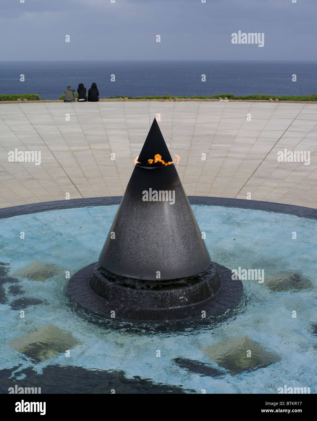 Flamme de la paix au Parc de la paix, l'Okinawa, Japon. Situé sur la colline de Mabuni où la violente bataille d'Okinawa a pris fin Banque D'Images