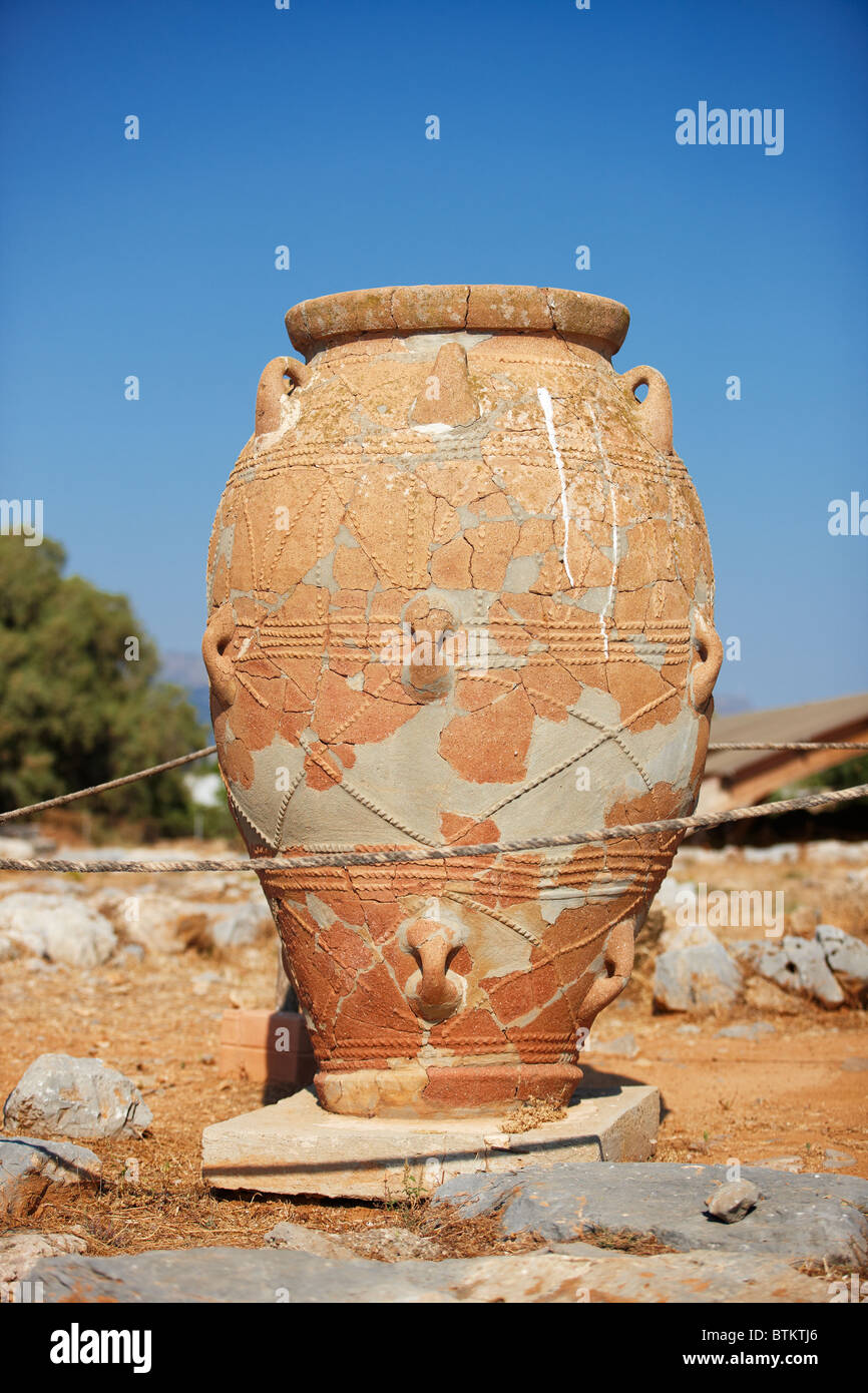 Pithos géant (Pot de rangement). Palais Minoen de Malia, Crète, Grèce. Banque D'Images