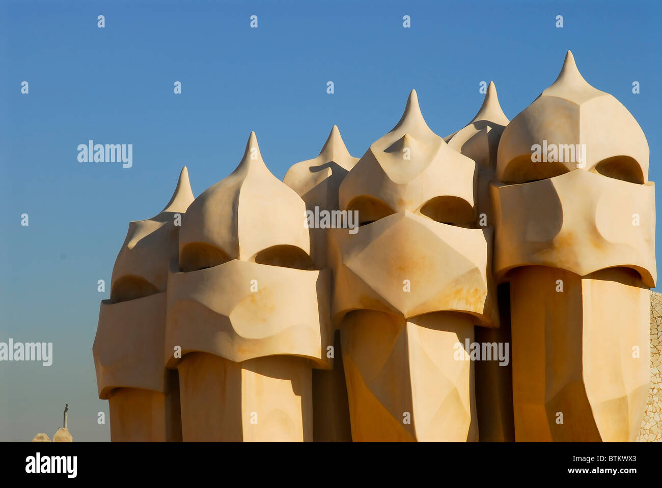 Statues modernistes de La Pedrera, à la terrasse de la Chambre. Faites par Antoni Gaudi, Barcelone Banque D'Images