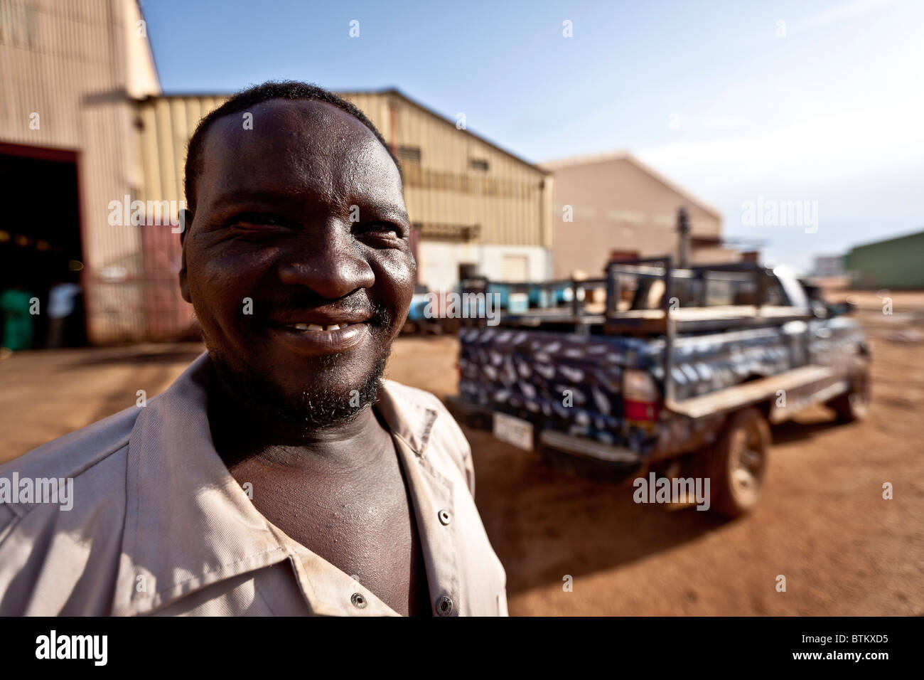 Officier soudanais et sa voiture de patrouille Banque D'Images