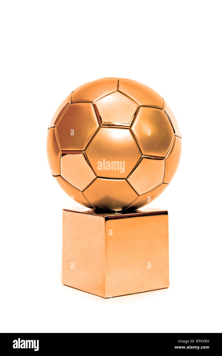 Un trophée de bronze au soccer. Tous isolé sur fond blanc. Banque D'Images