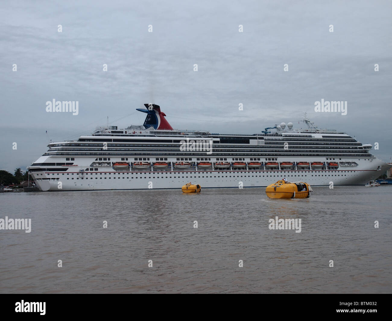 Carnival Splendor Mexique voyage Vacances croisière voile océan palm beach l'île navire de sable Banque D'Images