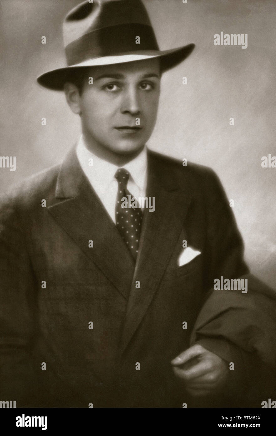 Photo historique (1910) d'un homme avec un chapeau Banque D'Images