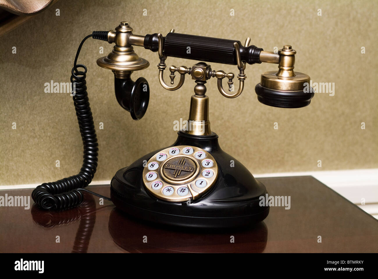 Old fashioned retro noir antique téléphone de bureau Banque D'Images