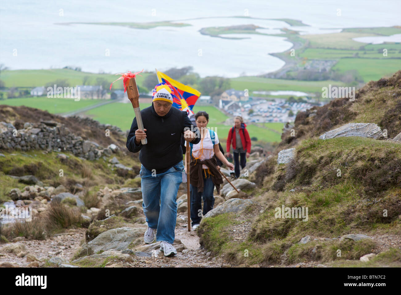 Tibet libre escalade militants Croagh Patrick, comté de Mayo, Irlande Banque D'Images