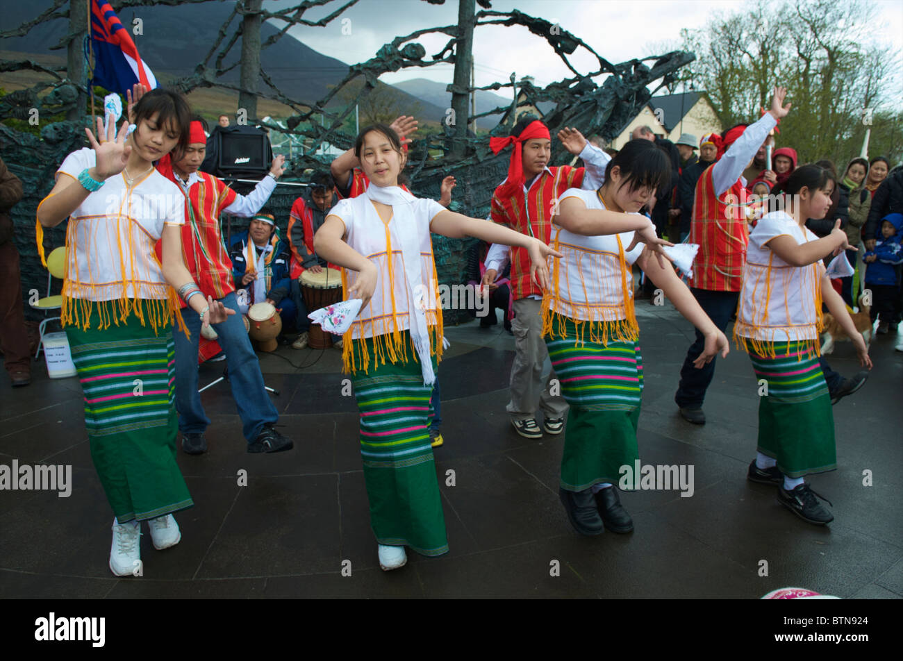 Les spectacles de danse tibétaine au cours d'une manifestation contre l'organisation par la Chine des jeux olympiques de 2008 Banque D'Images