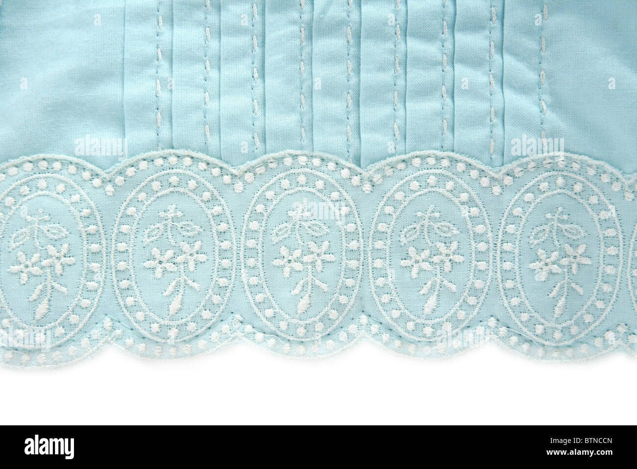 Tissu turquoise Broderie fleur blanche design pattern Banque D'Images