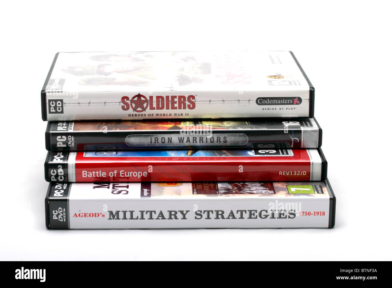 Une pile de jeux sur ordinateur PC, soldats - Heroes of World War II, Iron Warriors, Bataille de l'Europe et les stratégies militaires Banque D'Images