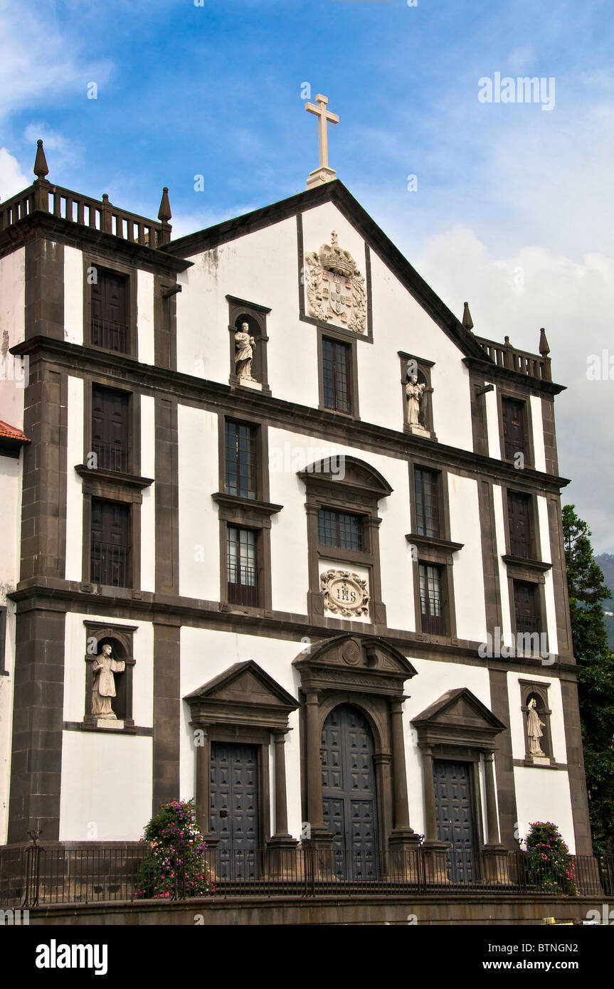 L'église Igreja do Colegio, Praca Do Municipio Funchal Madeira Portugal Vieille Ville Banque D'Images