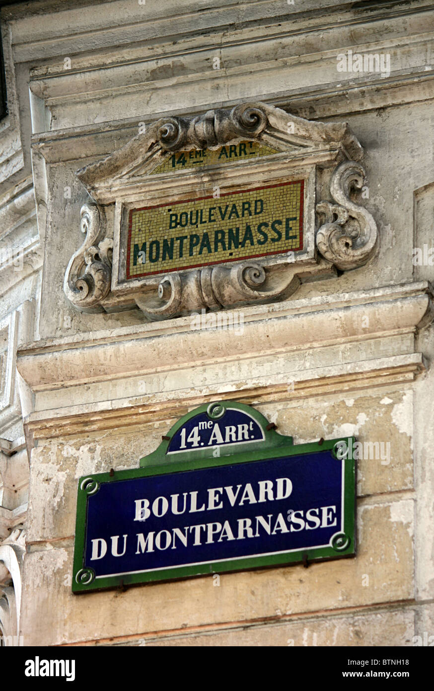 Paris, d'autres les noms de rue au boulevard du Montparnasse. Banque D'Images