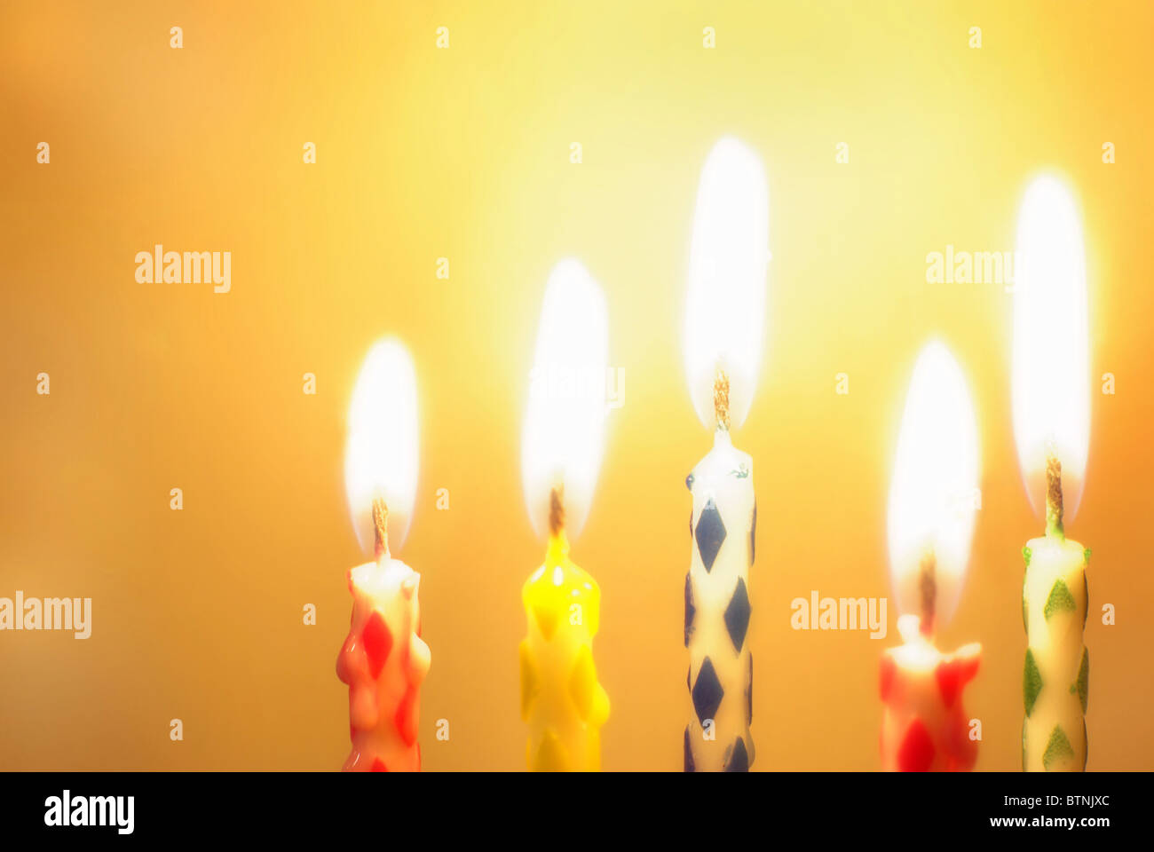 Bougies d'anniversaire Banque de photographies et d'images à haute  résolution - Alamy