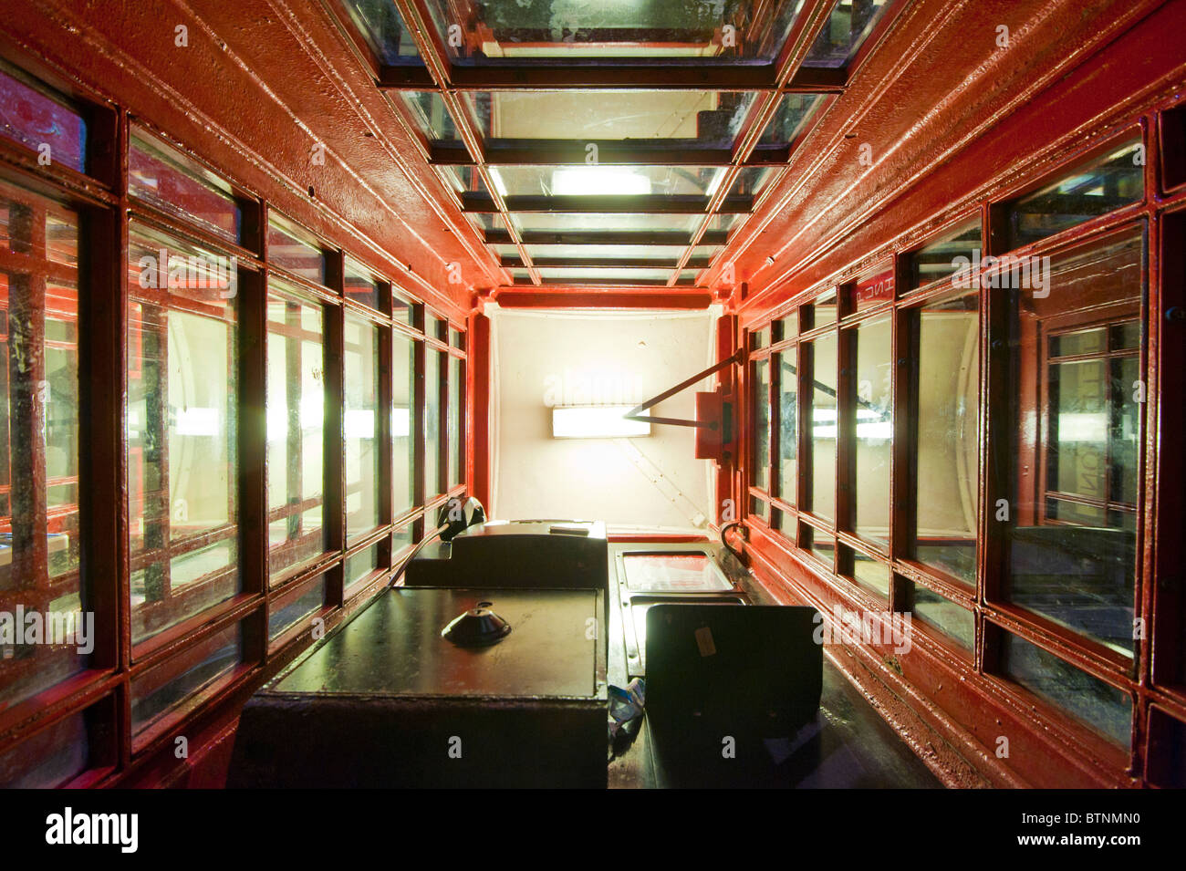 Boîte de téléphone rouge traditionnelle UK Banque D'Images