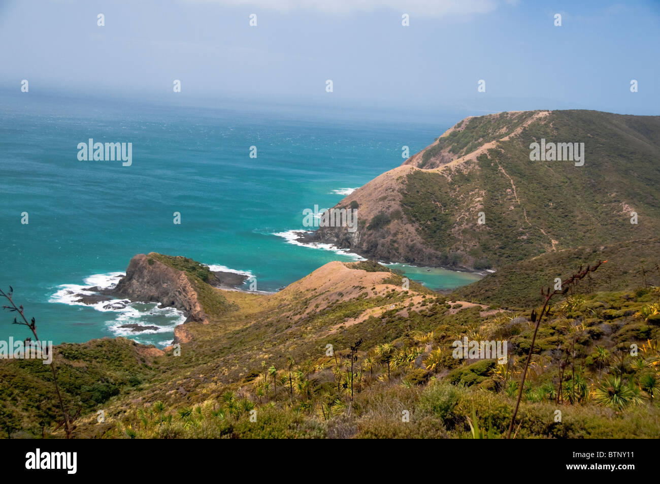 Phare du cap Reinga ,,Cape Maria Van Dieman, spiritueux,Te Werahi Bay Beach Île Motuopao, North Island, New Zealand Banque D'Images