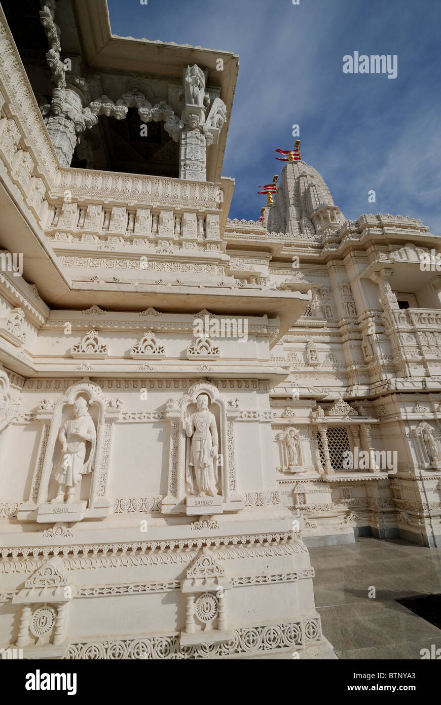 Une vue de l'extérieur en marbre sculpté à la main du Shri Swaminarayan Mandir à Toronto Ontario Canada Banque D'Images