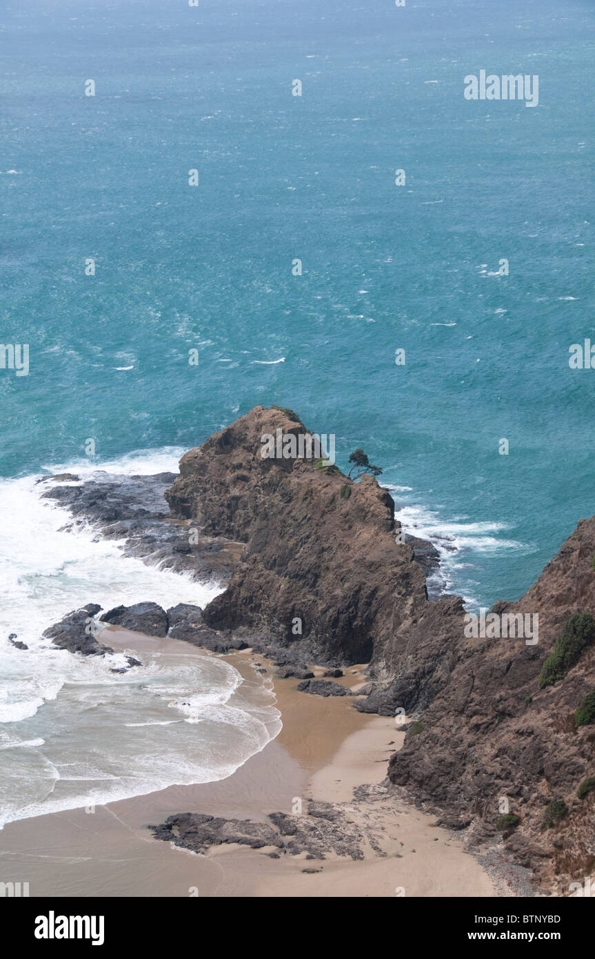 Phare du cap Reinga ,,Cape Maria Van Dieman, spiritueux,Te Werahi Bay Beach Île Motuopao, North Island, New Zealand Banque D'Images