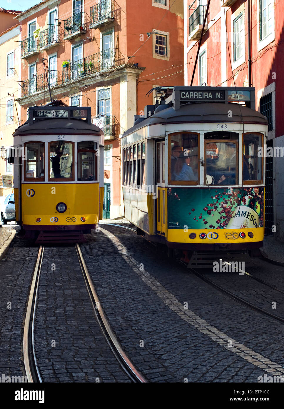 Les trams numéro 28, Lisbonne, Portugal Banque D'Images