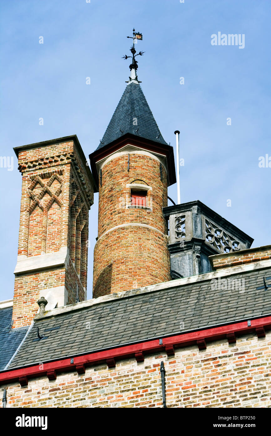 Musée Gruuthuse, toit, tour et cheminée détail, Bruges, Belgique, Europe Banque D'Images