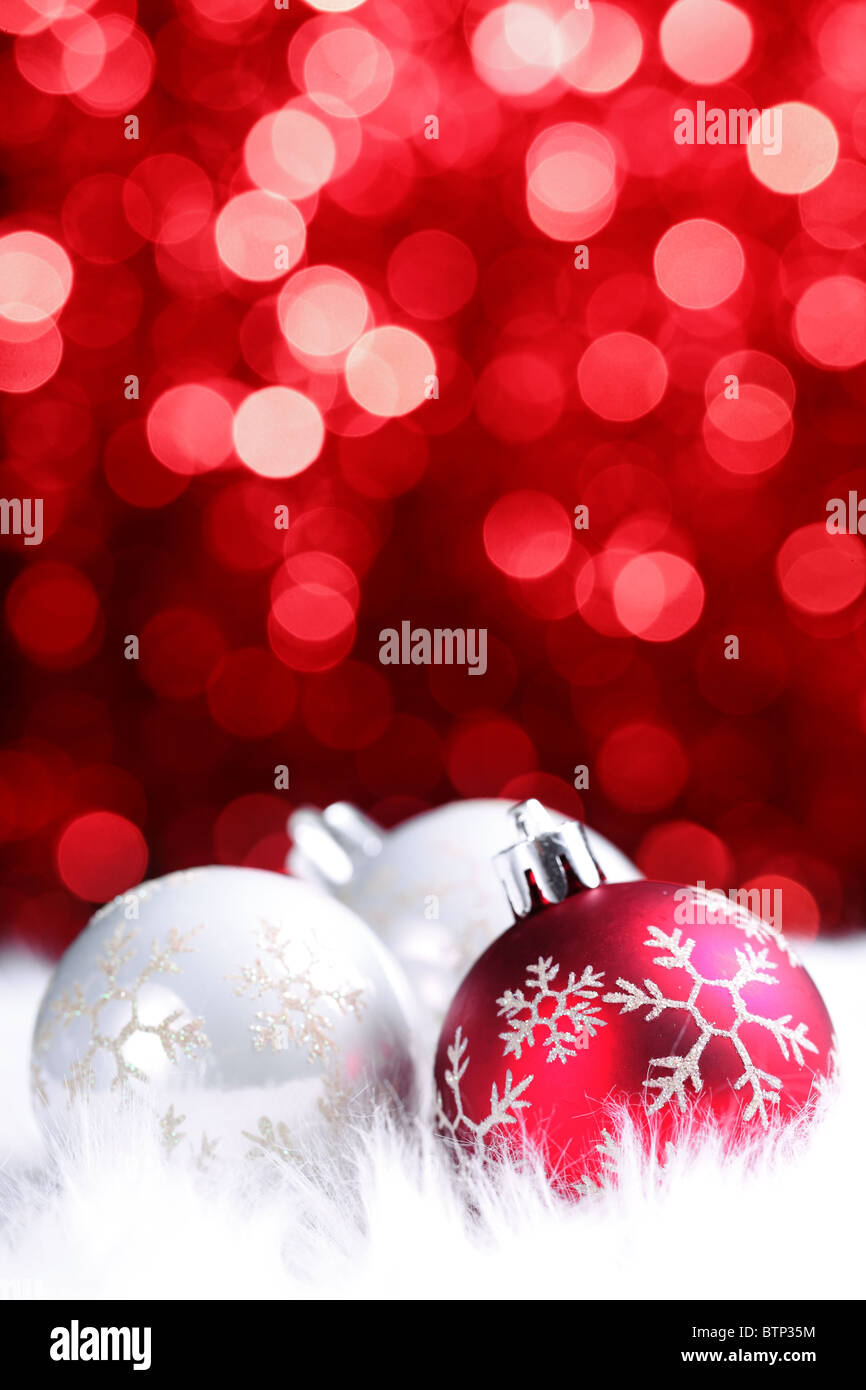 Boule de Noël sur fond clair résumé peu profond,Dof. Banque D'Images